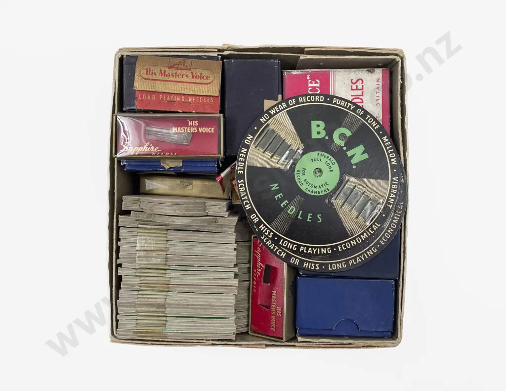 Quantity of Assorted Gramophone Needles etc Image 1++