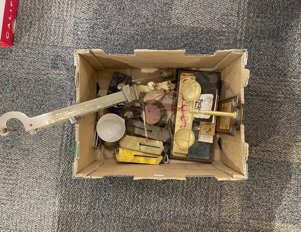 Box Quantity of Assorted Vintage Scales etc Image 1++