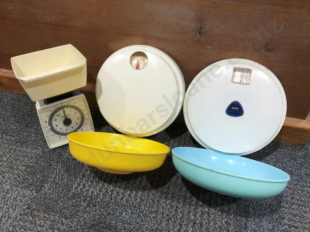 Three Vintage Kitchen Scales Image 1++