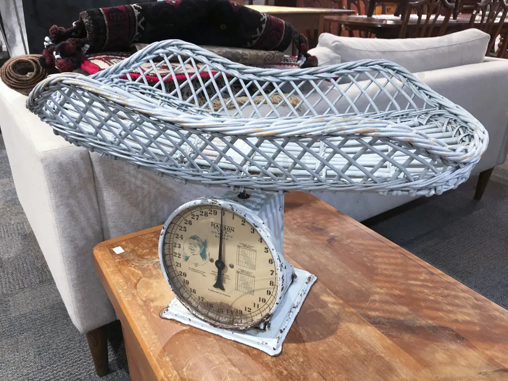 Vintage Hanson Nursery Scales Image 1++