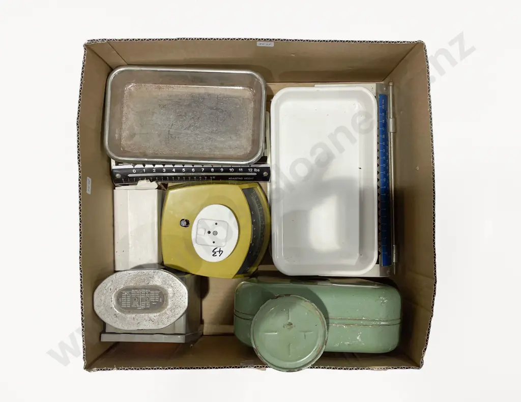 Box of Assorted Vintage Scales Image 1++