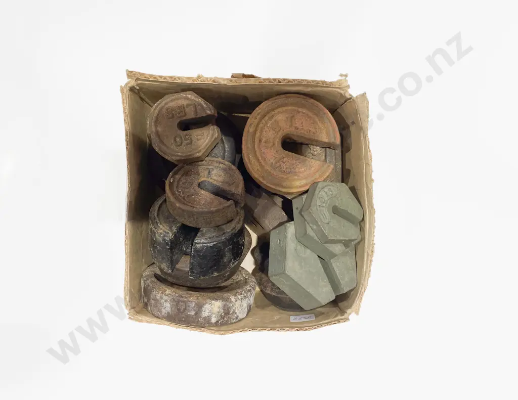 Small Quantity of Assorted Vintage Scale Weights Image 1++