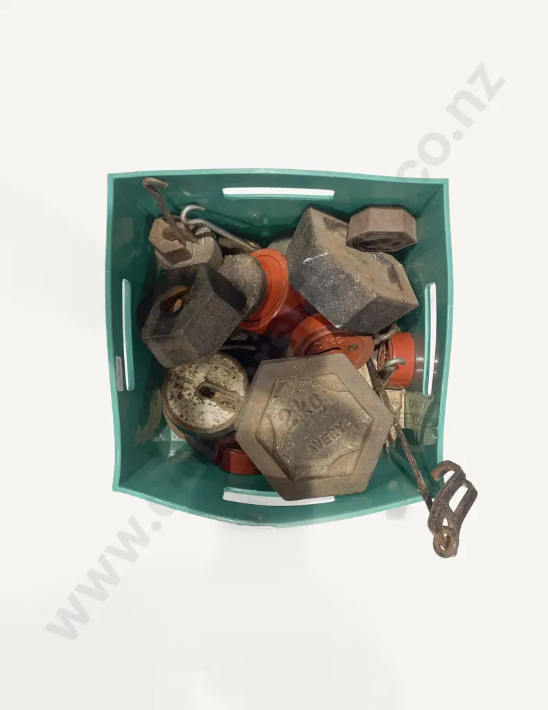 Small Quantity of Assorted Vintage Scale Weights Image 1++