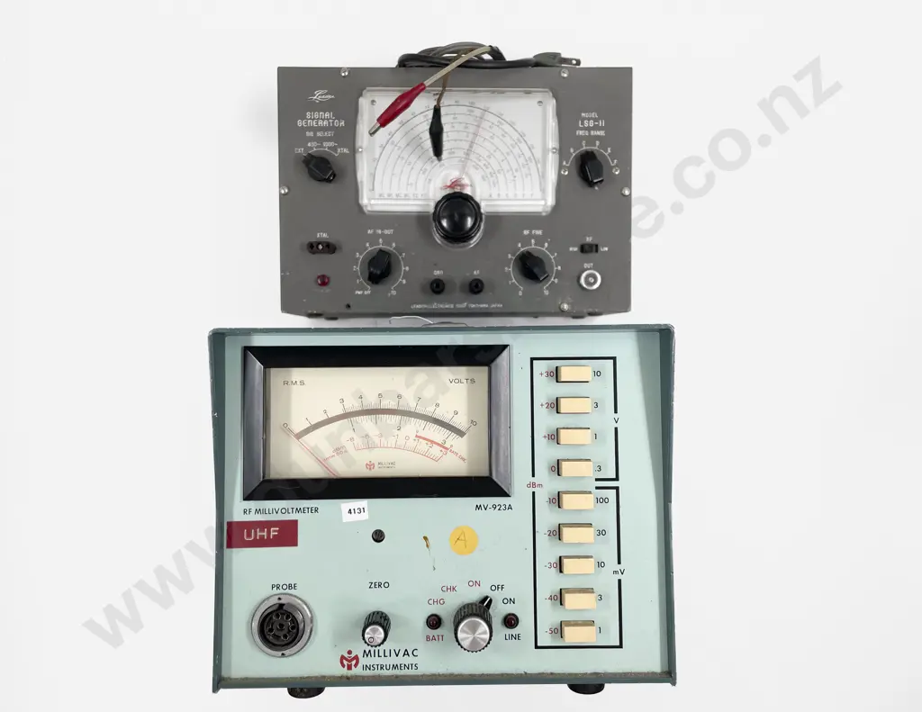 Two Vintage Signal Generators Image 1++