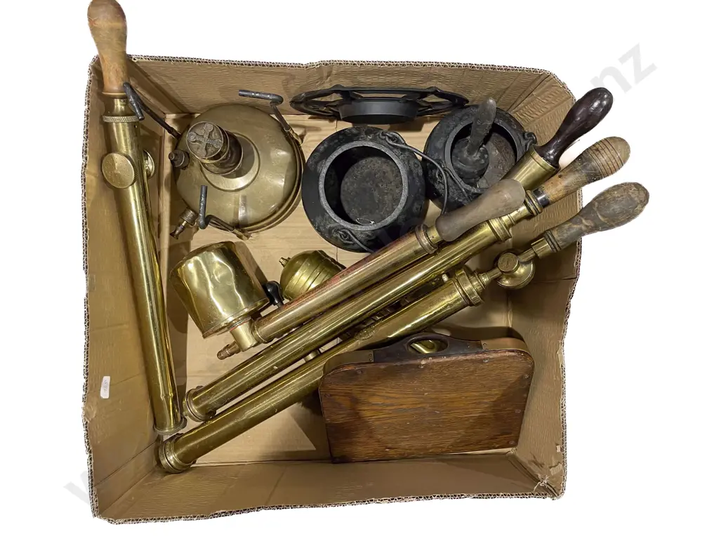 Box of Assorted Metalware including Brass Sprayers etc Image 1++
