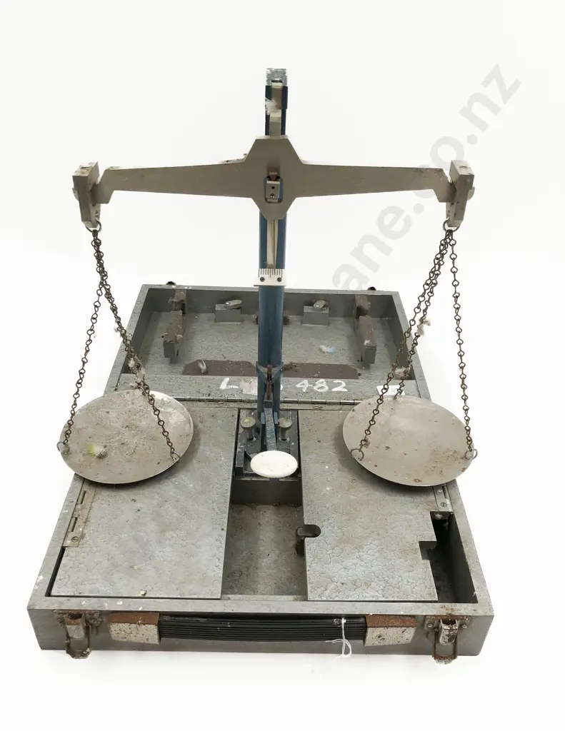 Boxed Chemist Balance Scales Image 1++