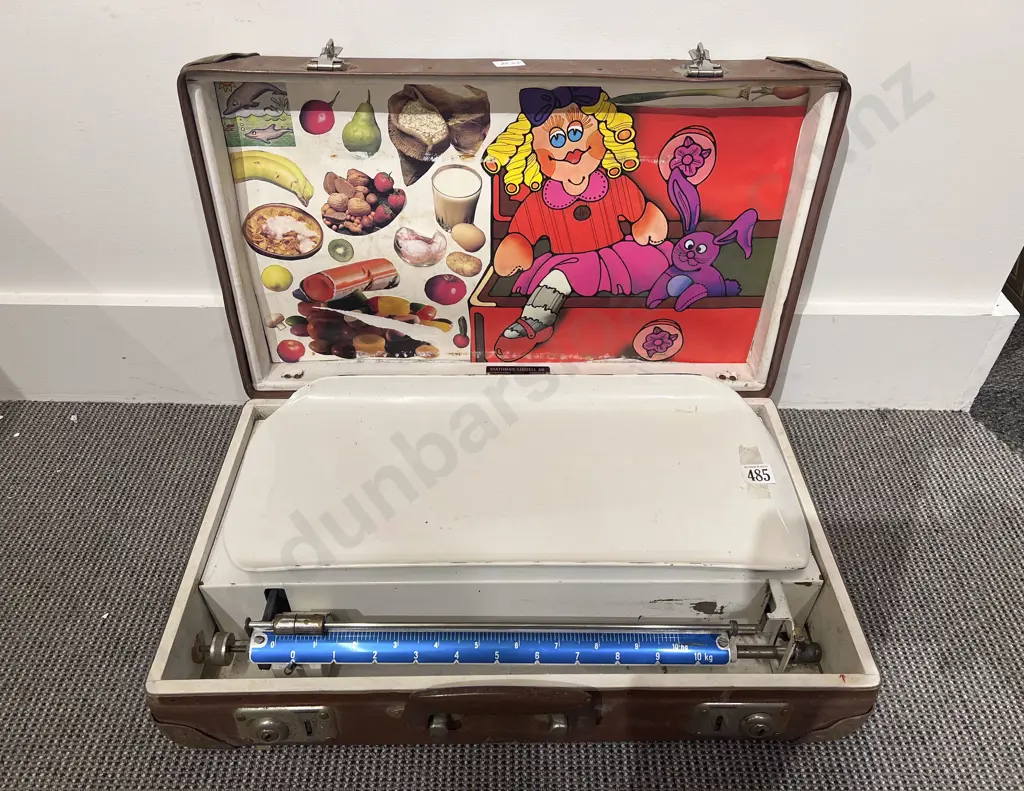 Vintage Nursery Scales in Travel Case Image 1++