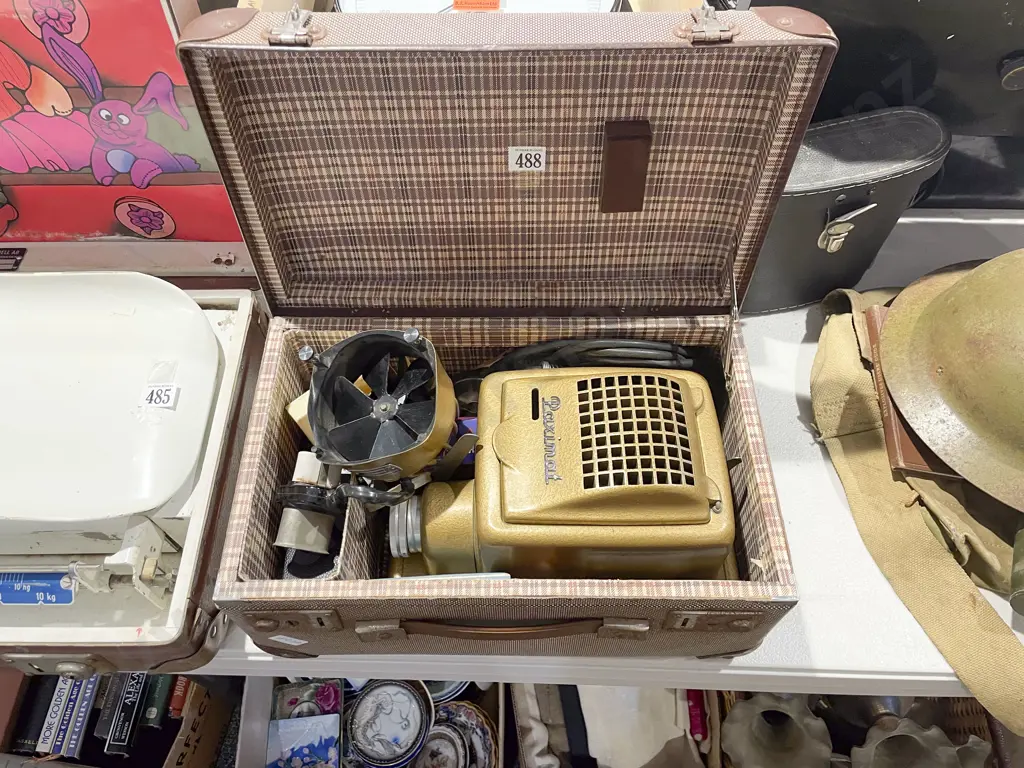 Vintage Paximat Projector & Accessories in Case Image 1++