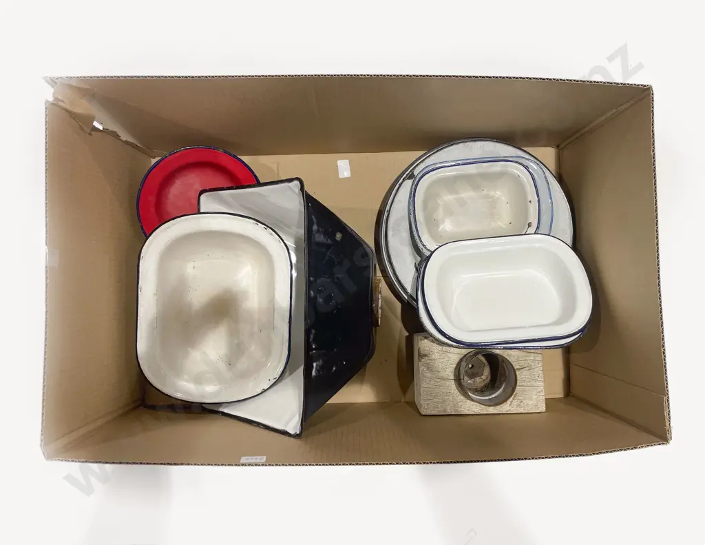 Box Quantity of Assorted Vintage Enamel Image 1++
