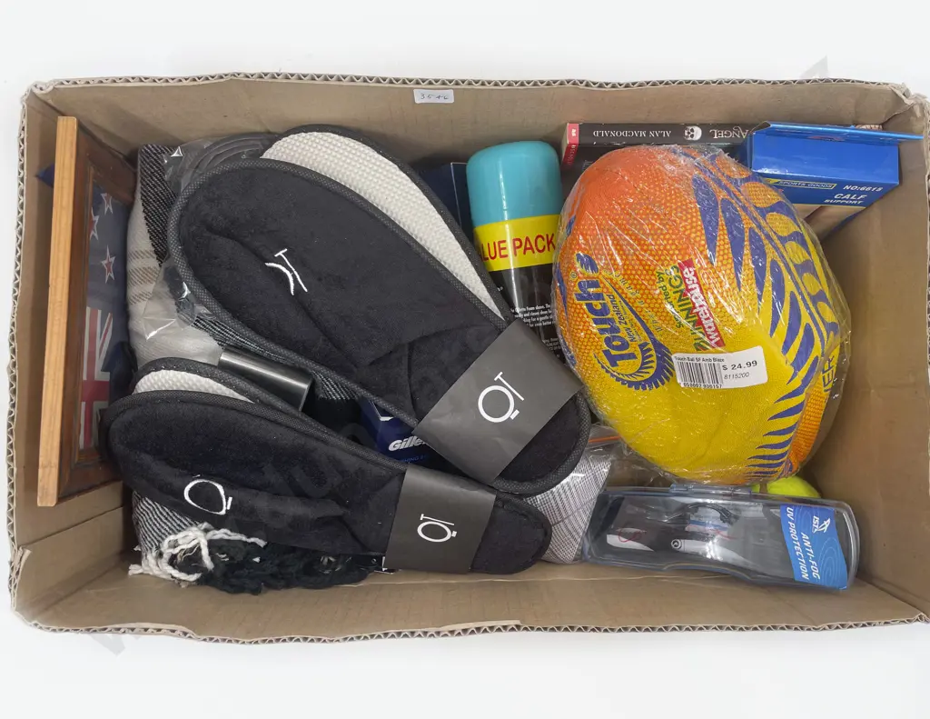 Box of Assorted Toiletries etc Image 1++