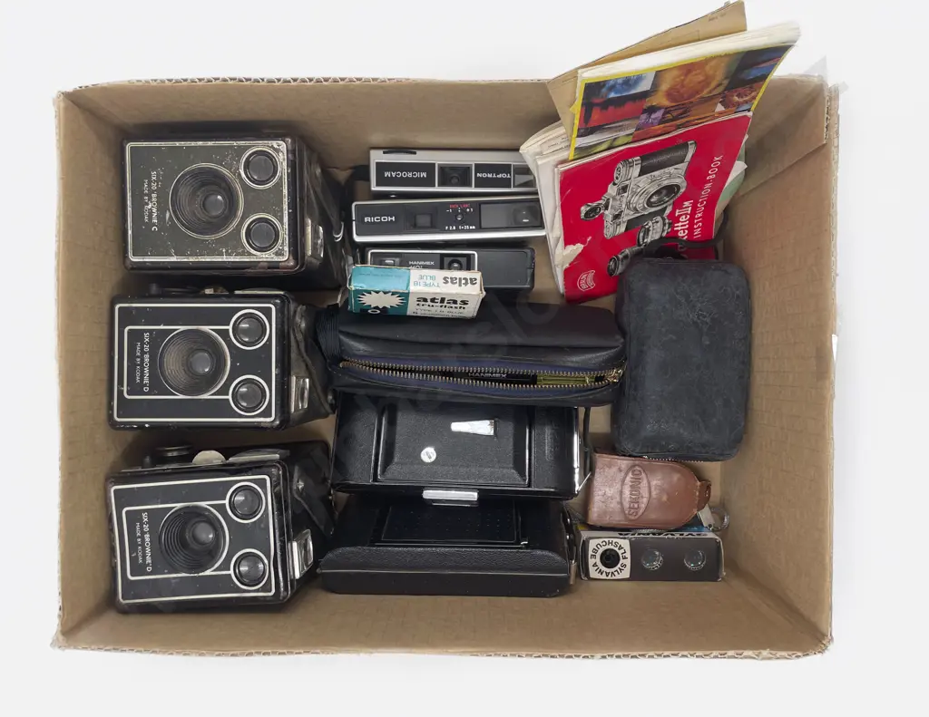 Box of Assorted Vintage Cameras including Box Brownies Image 1++