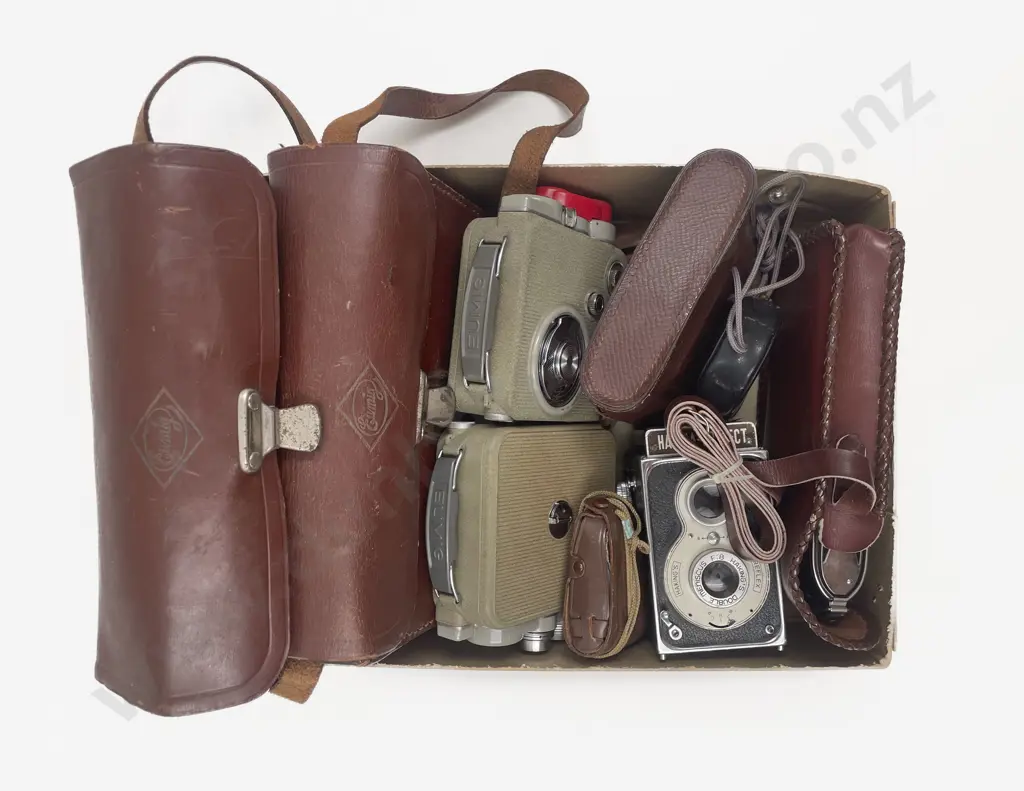 Box of Assorted Vintage Cameras etc Image 1++