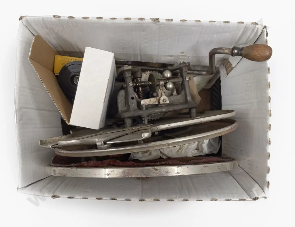 Box of Assorted Gramophone Parts etc Image 1++