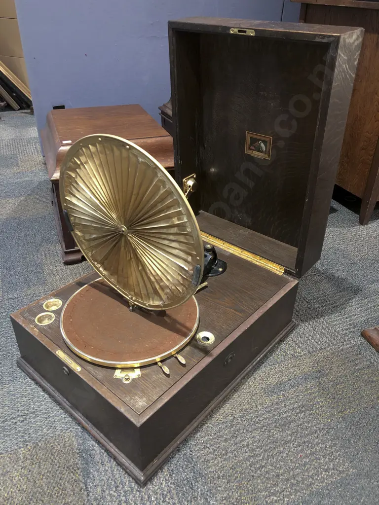 His Masters Voice Table Top Gramophone Image 1++