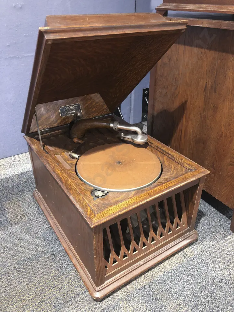 Edison Oak Cased Table Top Gramophone Image 1++