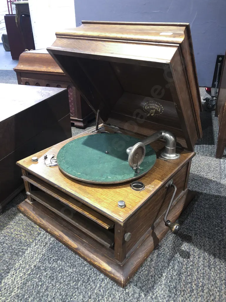 Columbia Grafonola Oak Cased Table Top Gramophone Image 1++