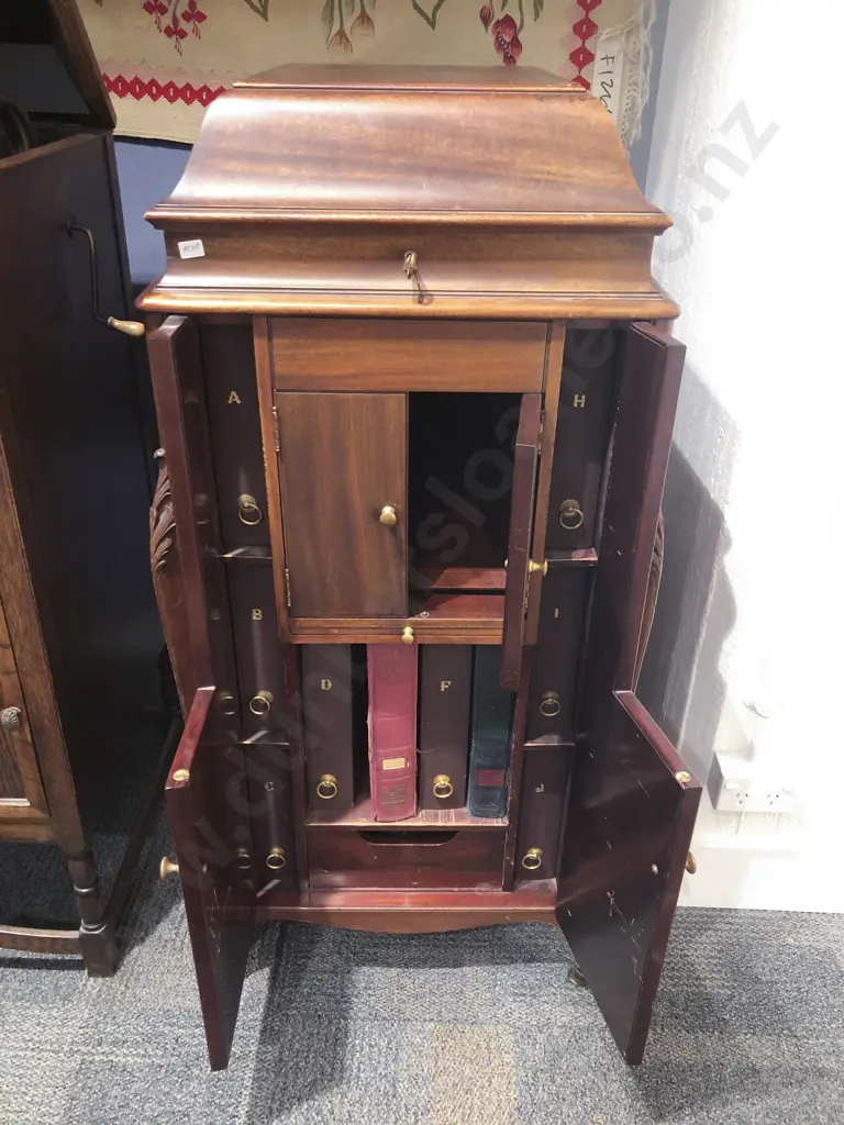 Victrola Floor Standing Gramophone with Fitted Interior Record Cabinet to Base Image 1++