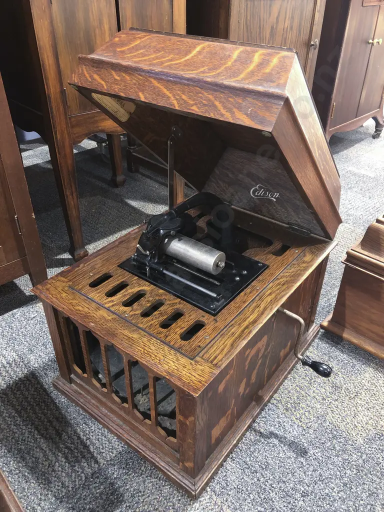 Edison Oak Cased Phonograph Image 1++