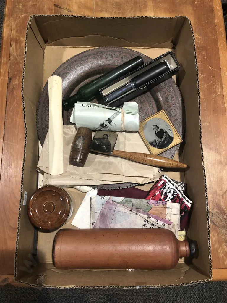 PHOTO/LOT CHANGE**Box of Assorted Vintage incl Tawari NZ Honey Stoneware Jar & Gavel Image 1++