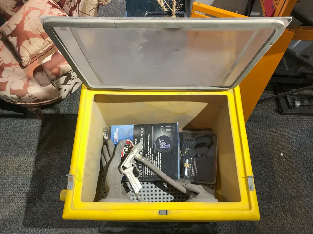 SCA Air Sand Blaster & Kit with Large Protective Sandblasting Box Image 1++