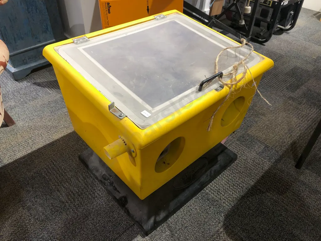 SCA Air Sand Blaster & Kit with Large Protective Sandblasting Box Image 1++