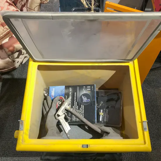 SCA Air Sand Blaster & Kit with Large Protective Sandblasting Box
