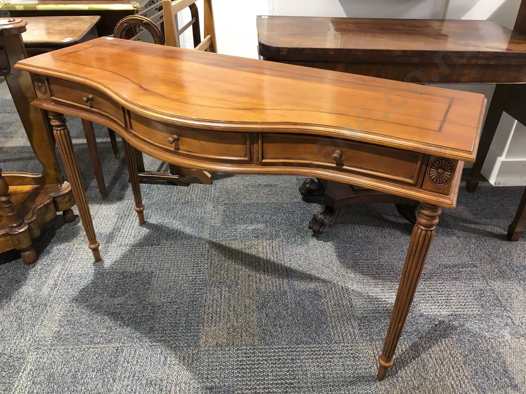 Serpentine Front Slender Fall Table Image 1++