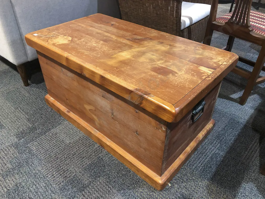 Kauri Blanket Chest Image 1++