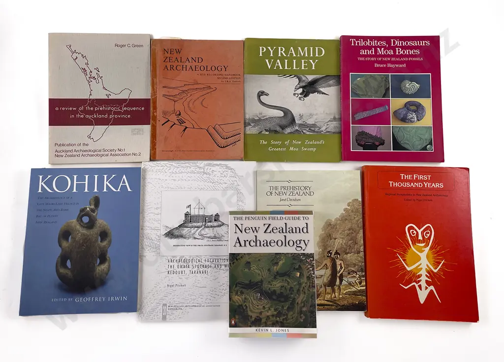 9 Books On Prehistoric NZ Archaeology Etc Image 1++