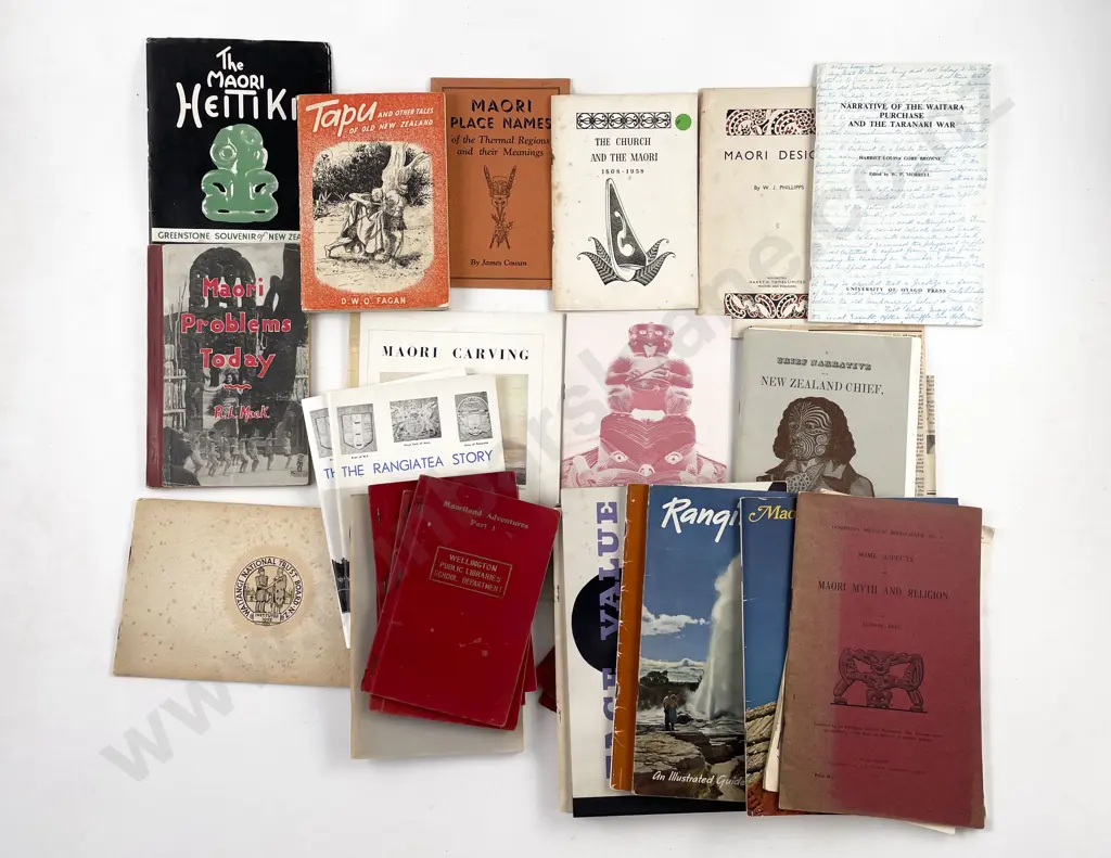 A Collection Of Maori Booklets Image 1++