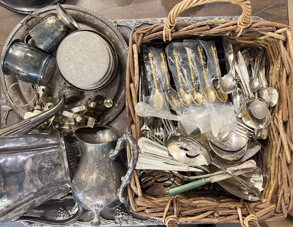 Large Quantity of Assorted S/P & Other Cutlery Image 1++