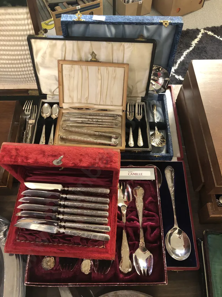 Large Quantity of Assorted S/P & Other Utensils Image 1++