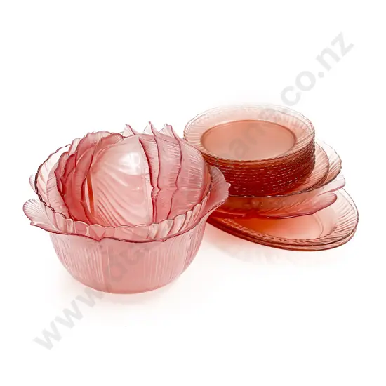 Quantity of Assorted Decorative Glass Serving Ware etc