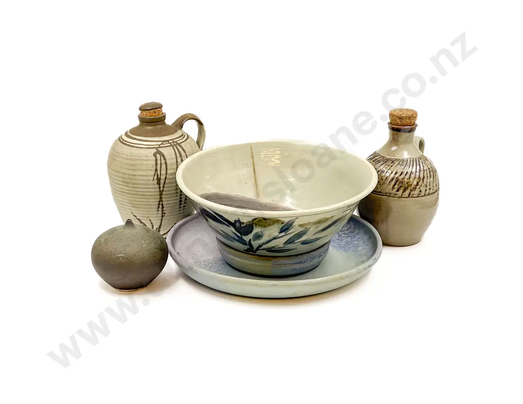 Quantity of Assorted Pottery Image 1++