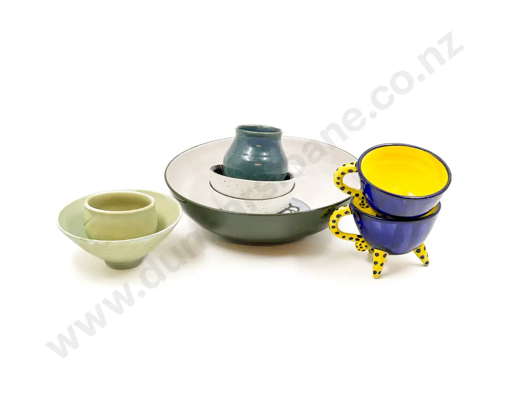 Quantity of Assorted Pottery Image 1++