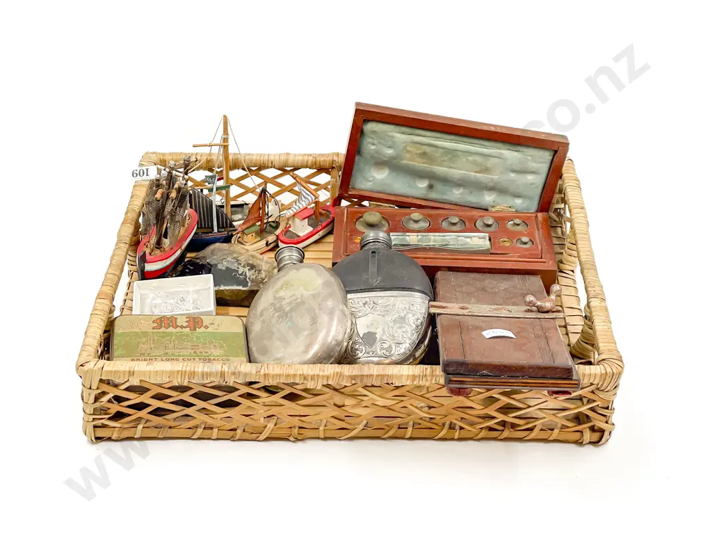 Quantity of Assorted Vintage Items on Tray Image 1++
