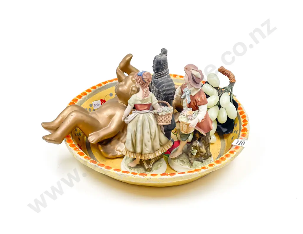 Quantity of Assorted Decorative Items Image 1++