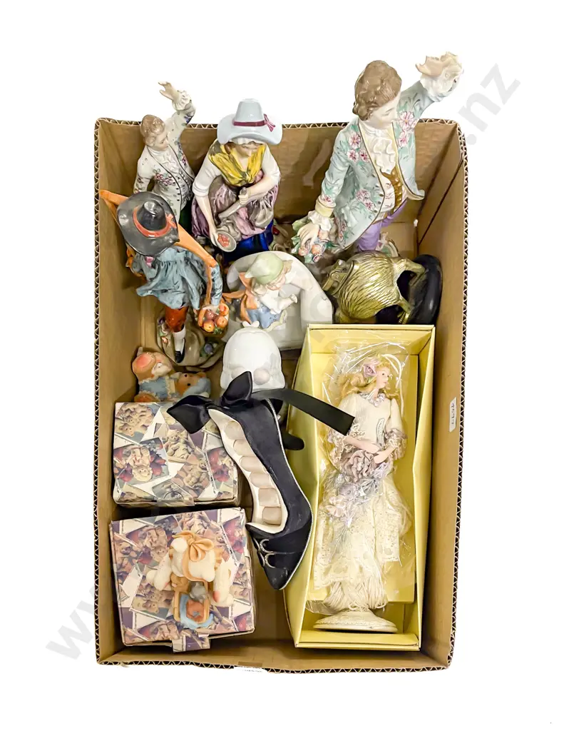 Quantity of Assorted China Figures Ornaments etc Image 1++