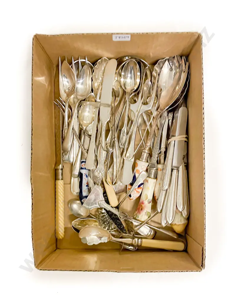 Quantity of Assorted Cutlery etc Image 1++