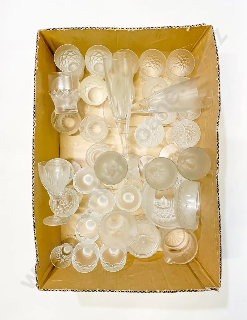 Box Quantity of Assorted Crystal & Glassware Image 1++