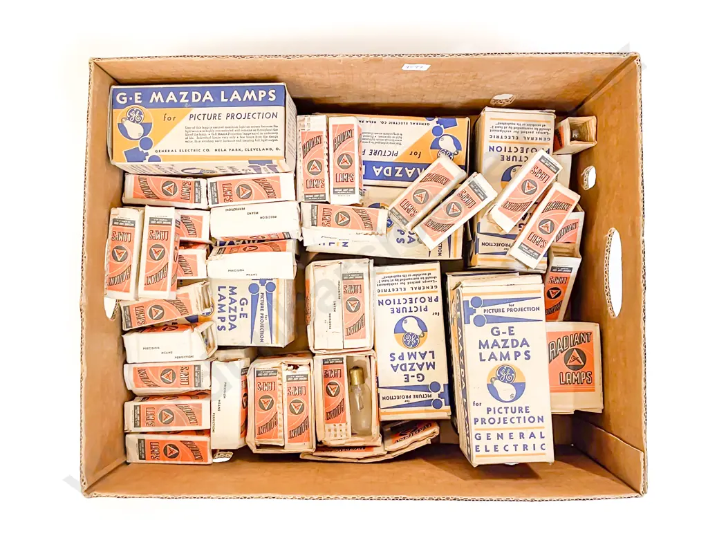 Quantity of Assorted Boxed Vintage Light Bulbs Image 1++