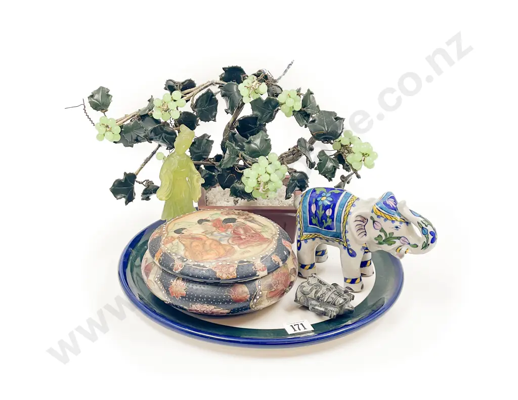 Quantity of Assorted Ornaments etc Image 1++