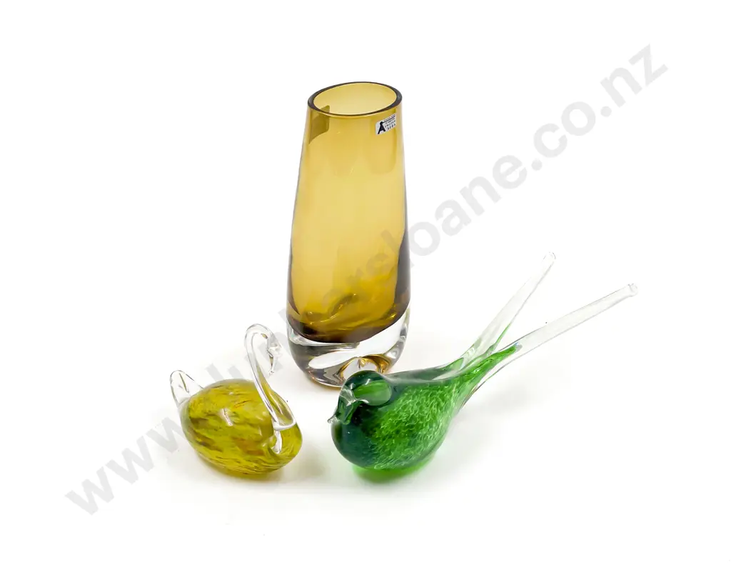 Two Art Glass Bird Ornaments together with Swedish Glass Vase Image 1++