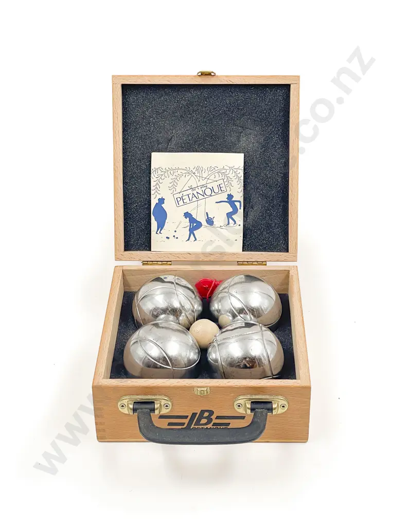 Cased Petanque Set Image 1++