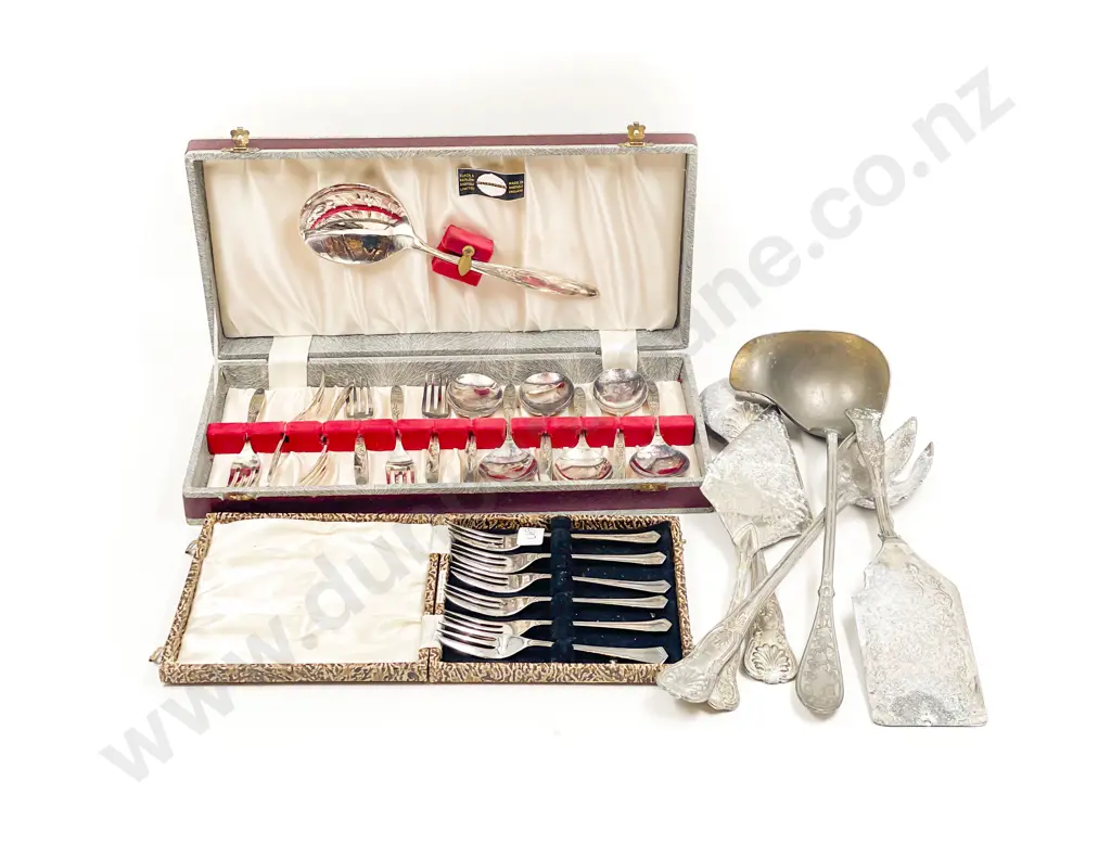 Quantity of Assorted Boxed Cutlery together with Four Double Struck Kings Pattern Items Image 1++