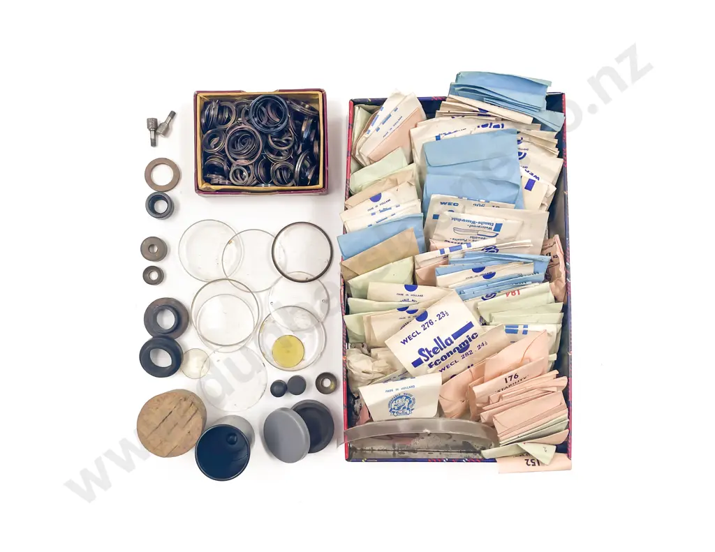 Quantity Various Glass Watch Covers & Springs Image 1++