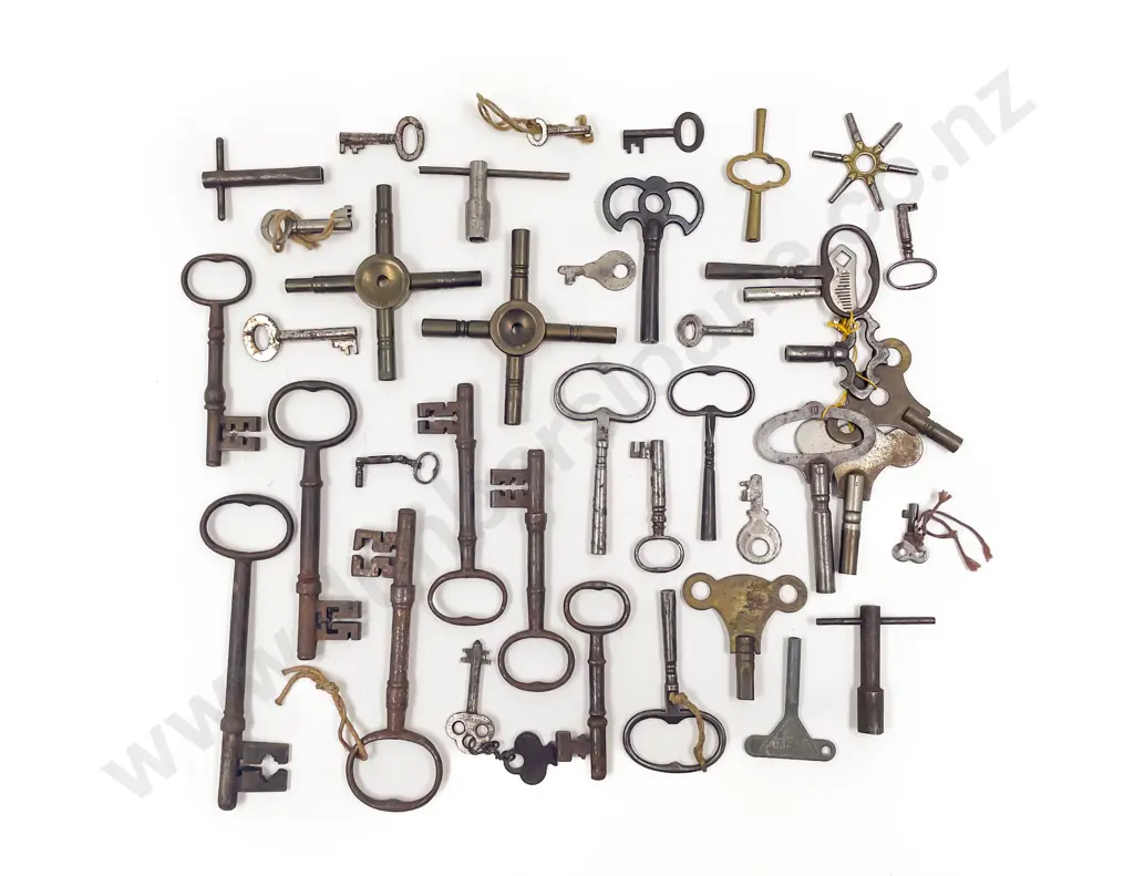 Collection Vintage Watch & Cabinet Keys Image 1++