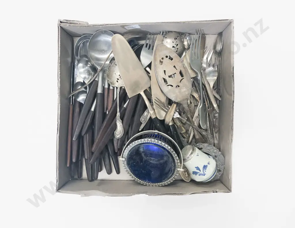 Mixed Quantity of Assorted Cutlery etc Image 1++