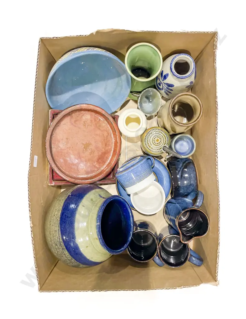 Box of Assorted Pottery etc Image 1++