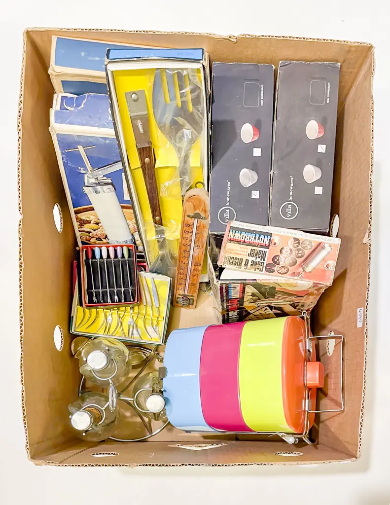 Quantity of Assorted Kitchenware etc Image 1++